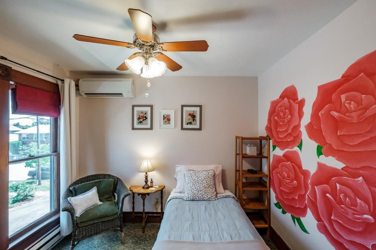 Mamere'S Guest House Monmouth Εξωτερικό φωτογραφία